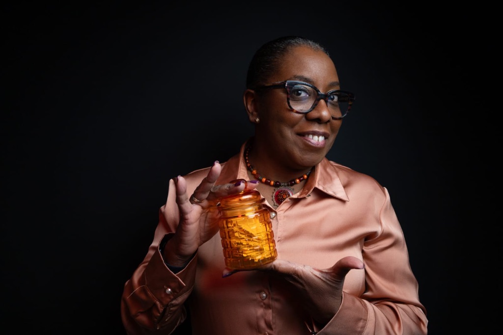 Sandrine Clarac-Apat - Orange is the New Talk